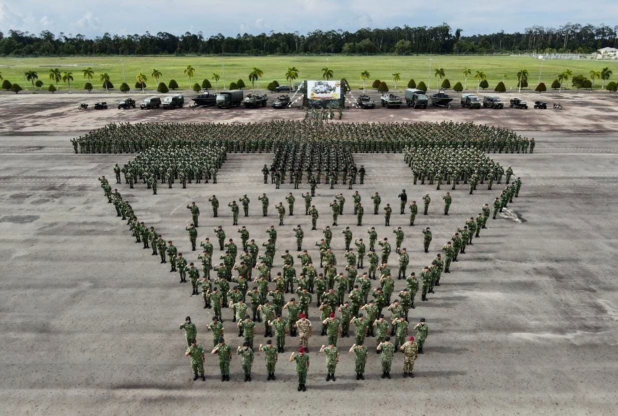 News Headlines - ROYAL BRUNEI LAND FORCE MARKS 61st ANNIVERSARY...